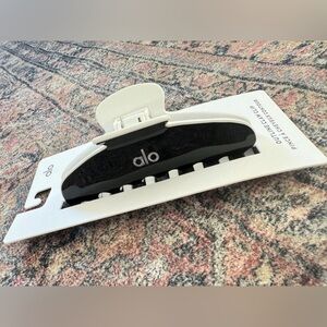 NEW ALO Outline Claw Clip